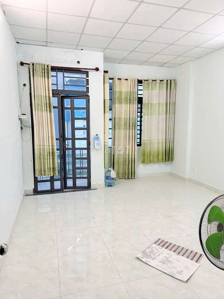 4 x 20 meters of floor 4 bedroom 3 new cool-painted toilets