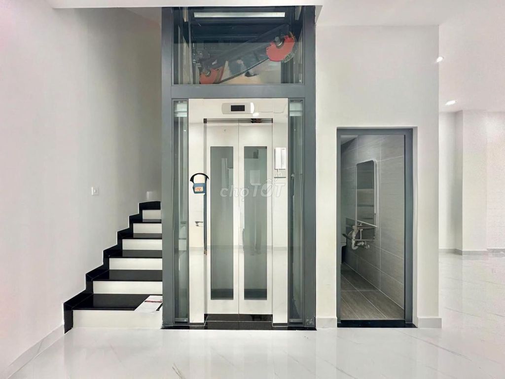 Rent the entire four-story apartment with an elevator 2-50 million a month.