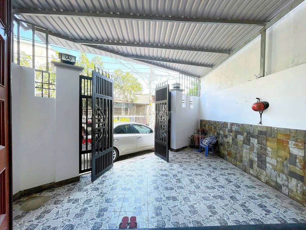 Thạnh Xuân District 12, 5 x17 m. M. 2rd floor 3 bedroom 3 car toilets cost 12 million