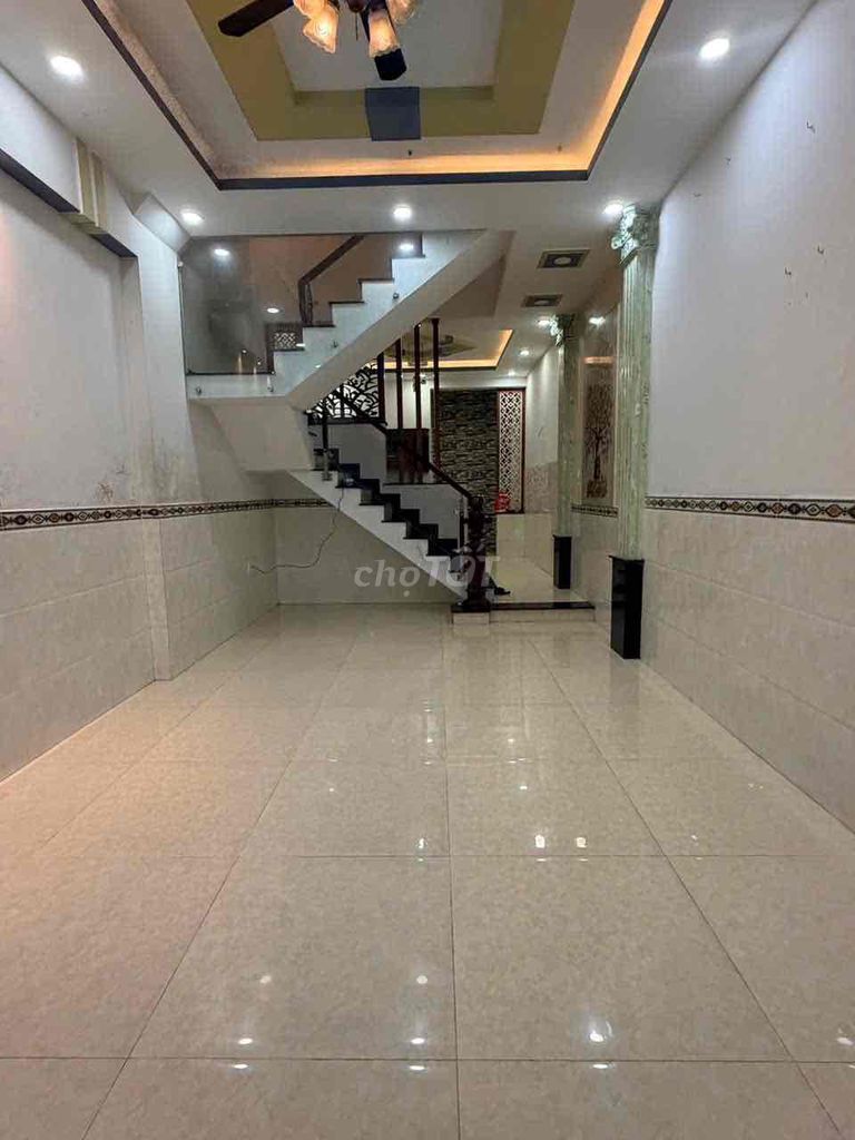 Liên khu 5-6 house for 10 million a month.