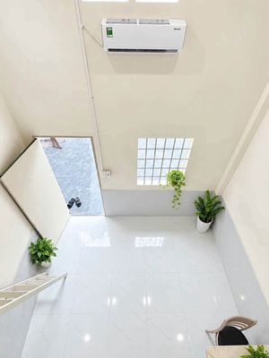 Nguyễn Ảnh Thủ_Ten rooms for New Founding Service, Window