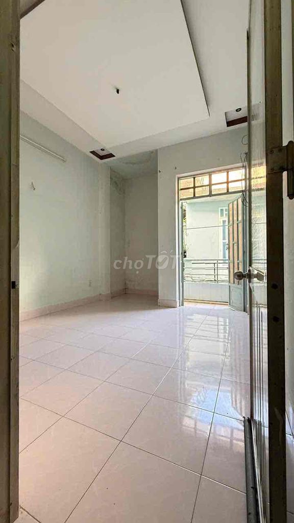 Rent a 7th county police station 1716 Huỳnh Tấn Phát.