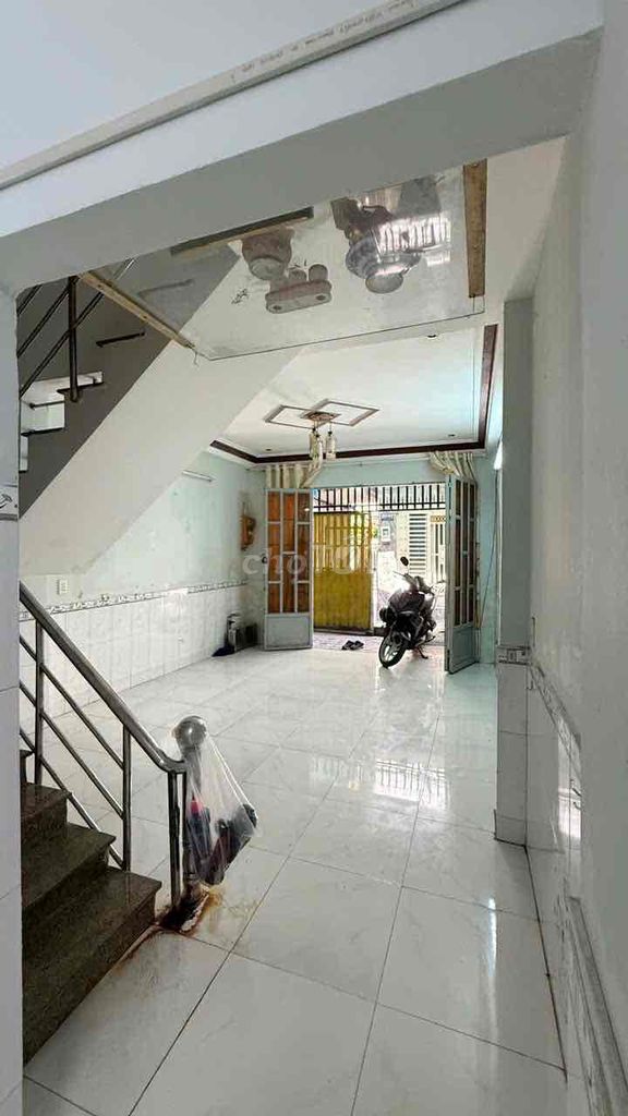 Rent a 7th county police station 1716 Huỳnh Tấn Phát.