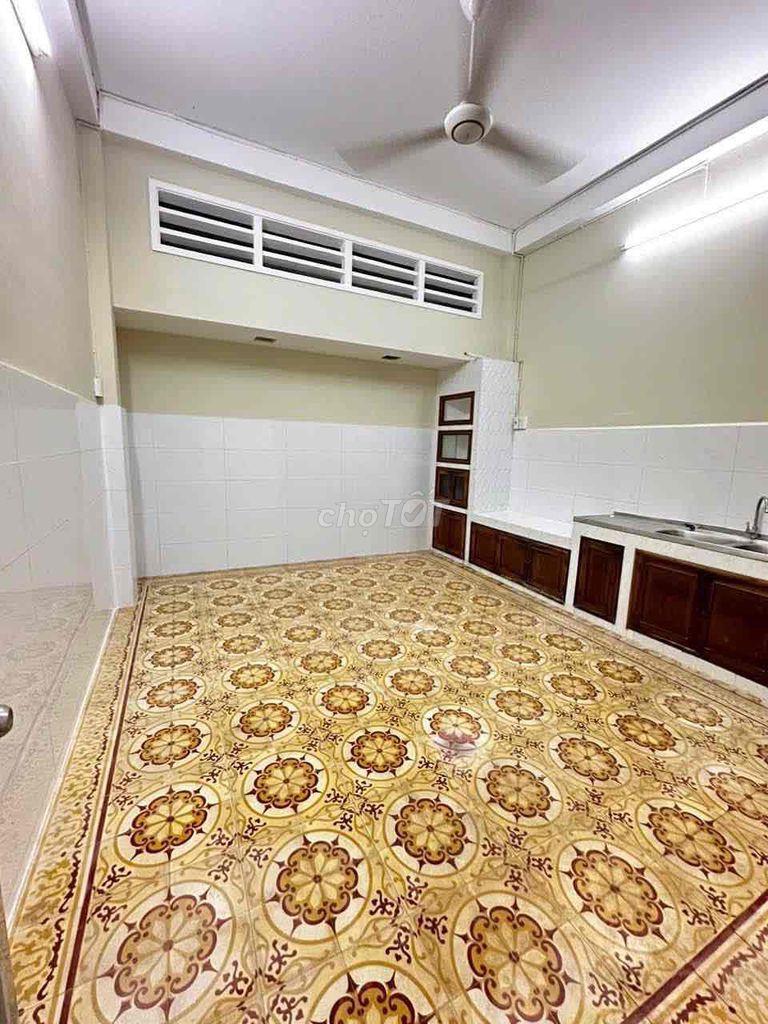 Rent the whole place near Hutech University.