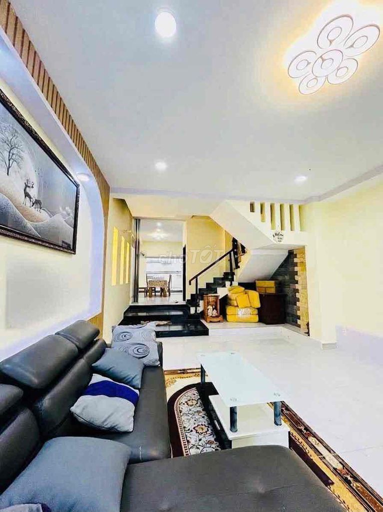 The square 4 rooms have an internal alleyway of Nguyễn Văn Quỳ P.Phú Thuận