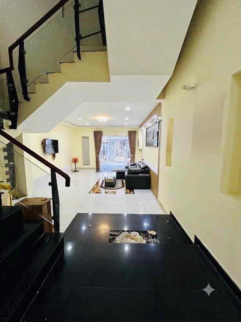 The square 4 rooms have an internal alleyway of Nguyễn Văn Quỳ P.Phú Thuận