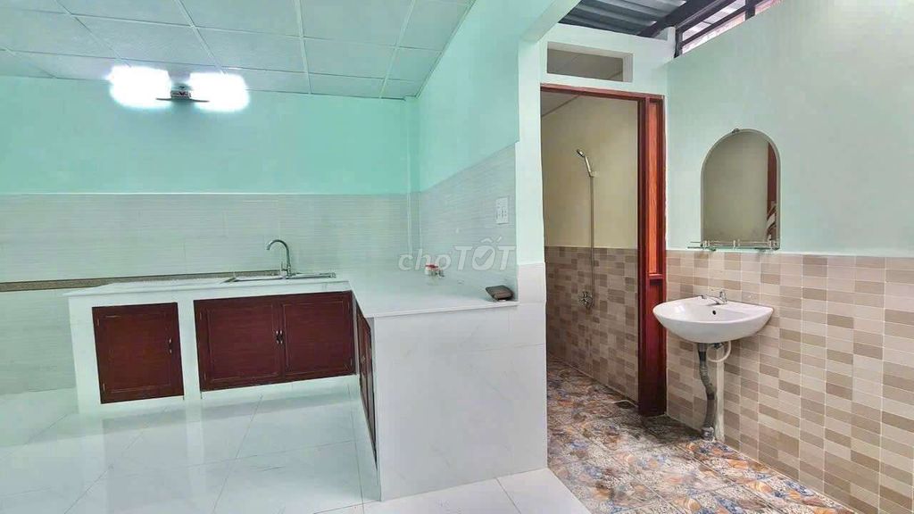 We'll rent a house. Two bedrooms. Five-foot-15mm Huỳnh Tấn Phát.