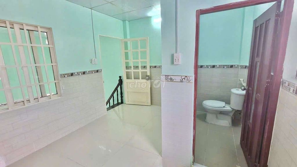 We'll rent a house. Two bedrooms. Five-foot-15mm Huỳnh Tấn Phát.