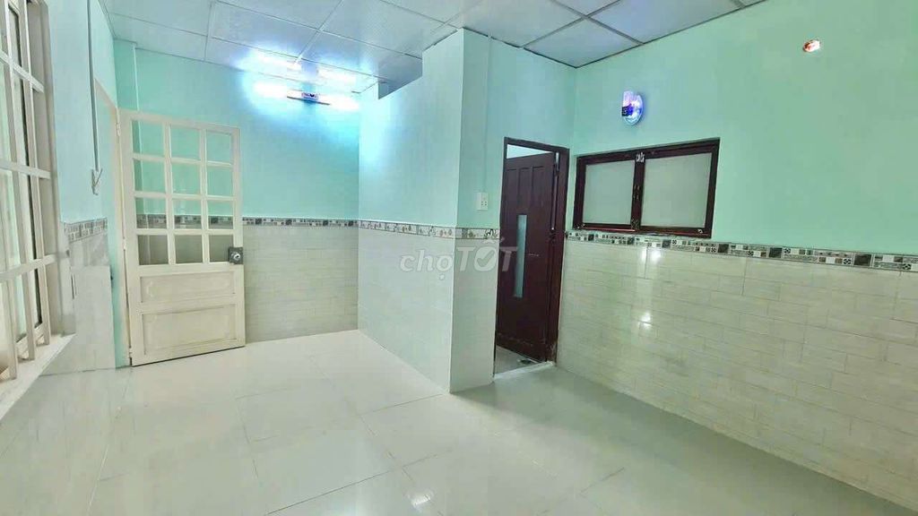 We'll rent a house. Two bedrooms. Five-foot-15mm Huỳnh Tấn Phát.