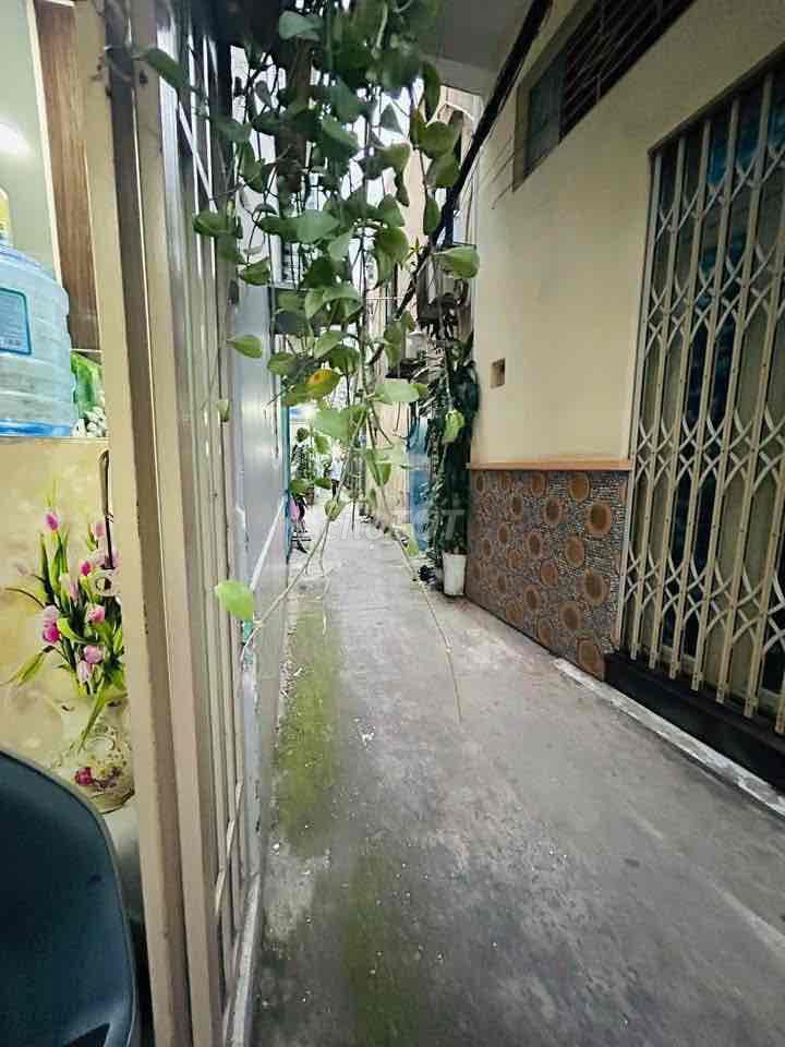 The 2nd square room has an internal Huỳnh Tấn Phát P. New Shun at the bridge.