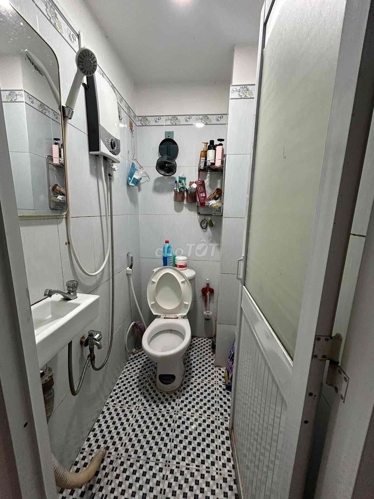 The 2nd square room has an internal Huỳnh Tấn Phát P. New Shun at the bridge.