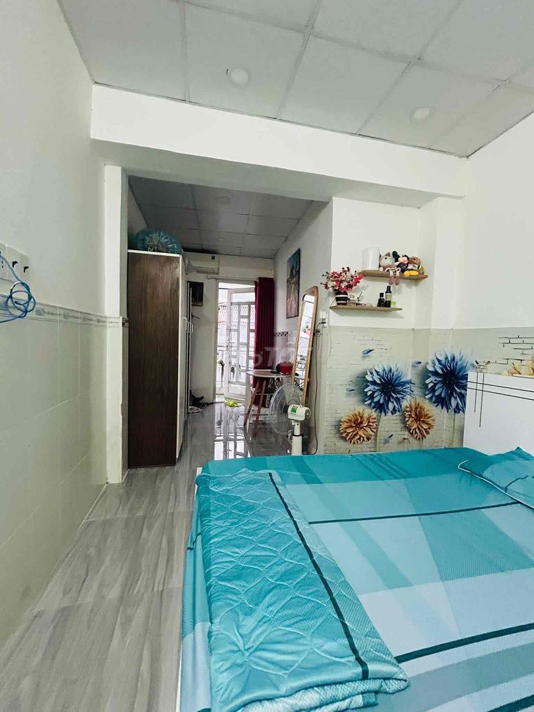 The 2nd square room has an internal Huỳnh Tấn Phát P. New Shun at the bridge.
