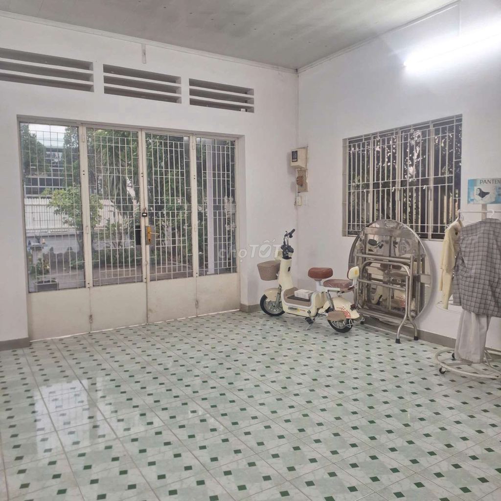 Rent the area 500 M in front of 13 trieu