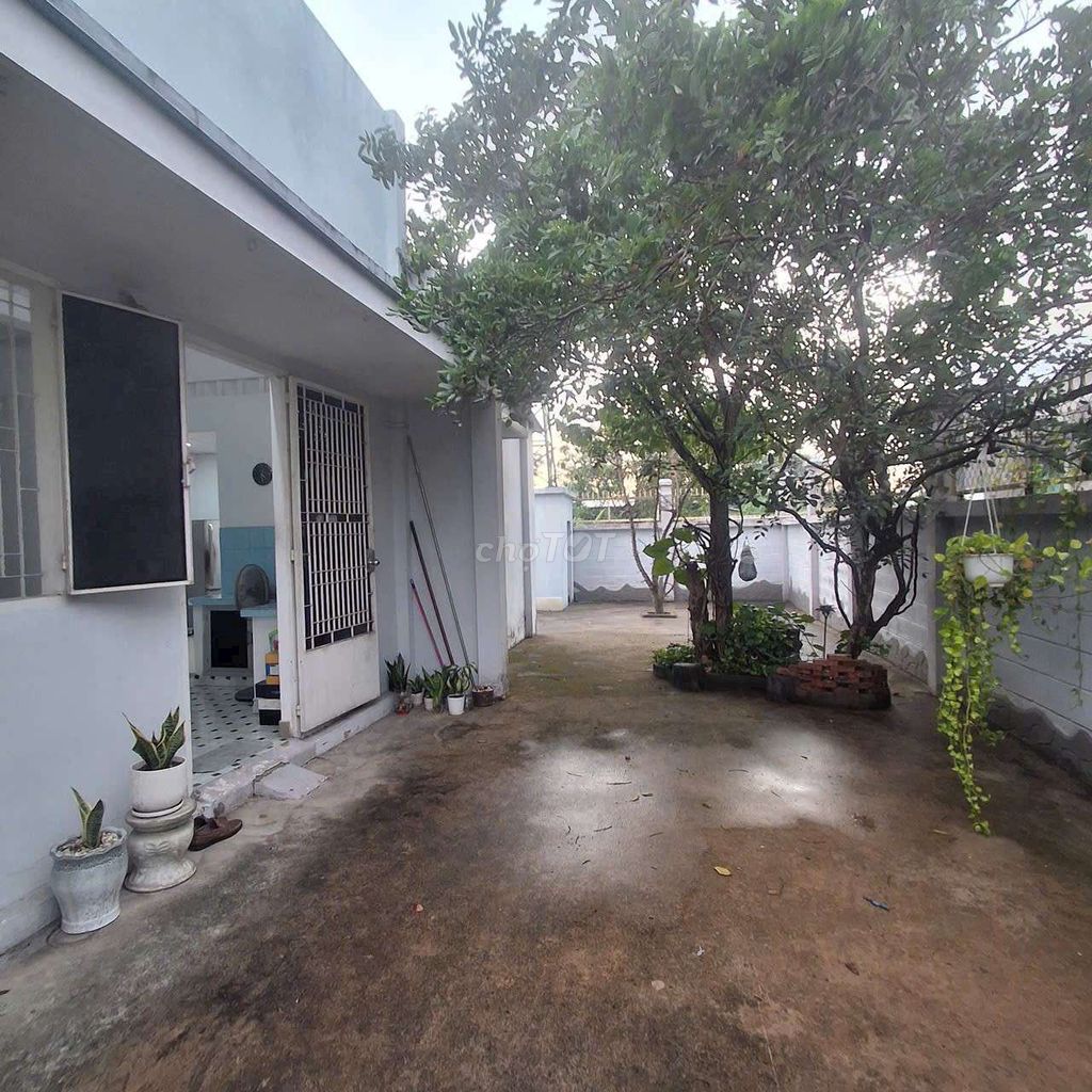 Rent the area 500 M in front of 13 trieu