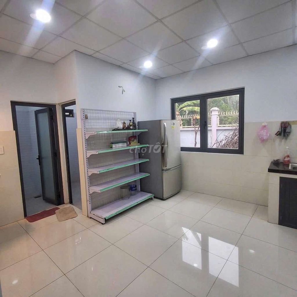 Rent the area 500 M in front of 13 trieu