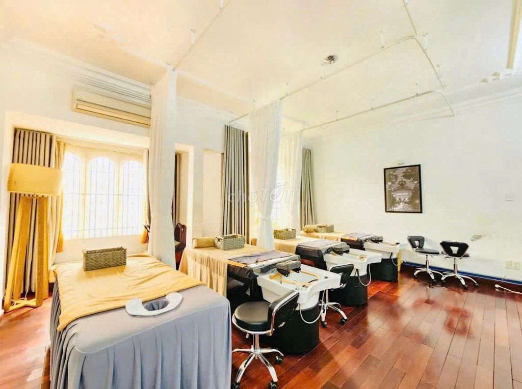 Rent a villa - Cao Thắng, board, tp.hm. - Carhouse, 450 square feet.