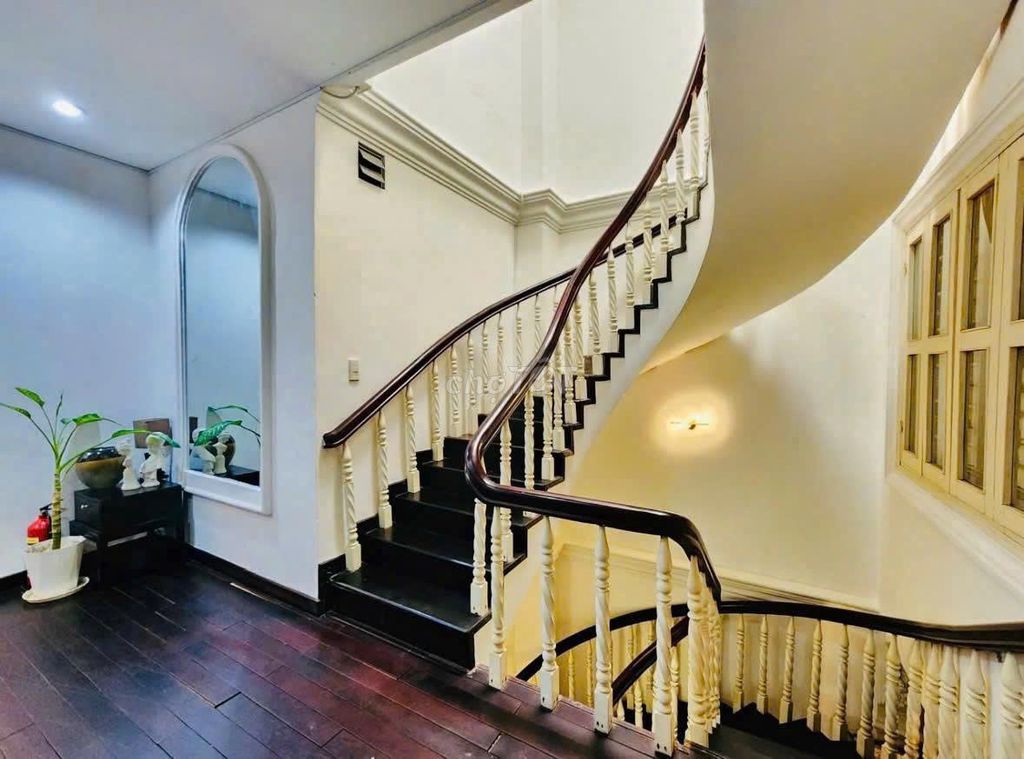Rent a villa - Cao Thắng, board, tp.hm. - Carhouse, 450 square feet.