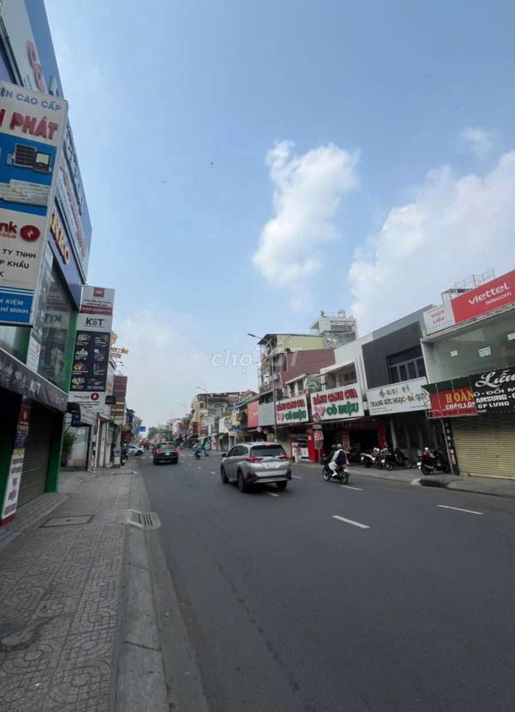 To rent a house. To save close to 4 Phú Nhuận fits every profession.