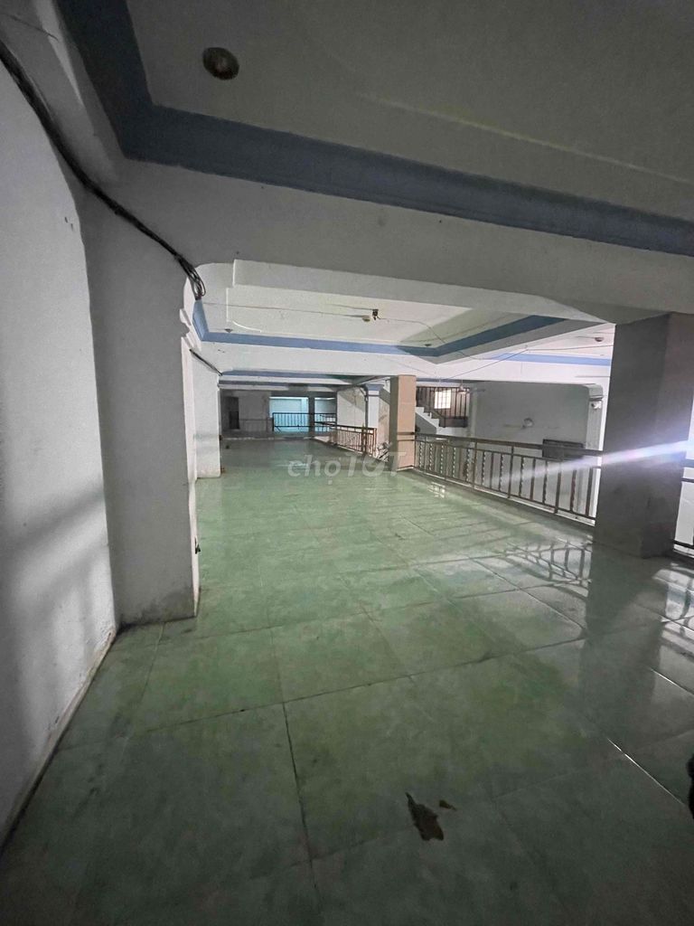 Internal Front 12 meters, Independence. 2nd floor
