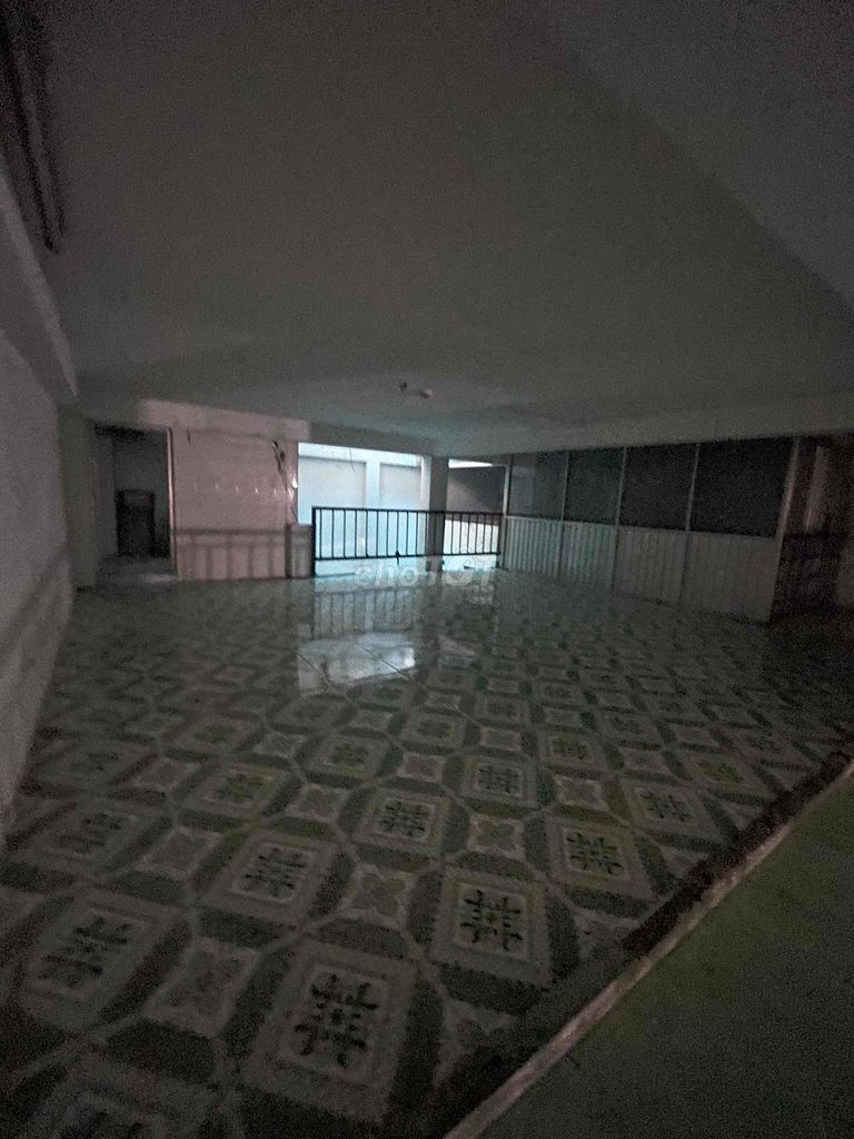 Internal Front 12 meters, Independence. 2nd floor