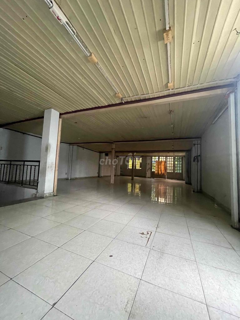 Internal Front 12 meters, Independence. 2nd floor