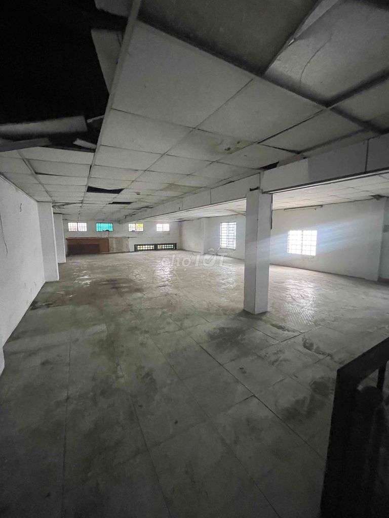 Internal Front 12 meters, Independence. 2nd floor