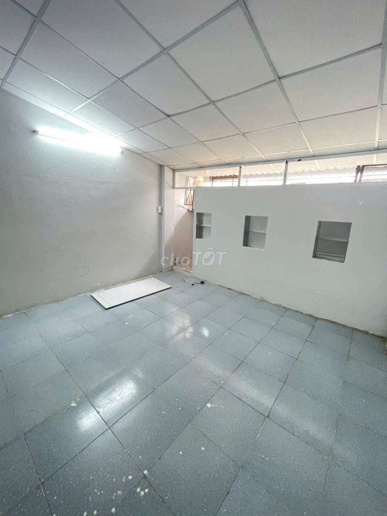 Rent a 4M alleyway through the street. Seven million.