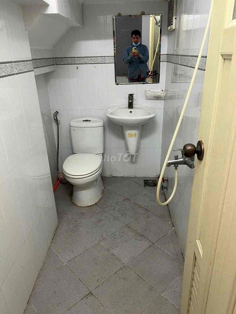 Rent a Hương Lộ 2.4 x 16m. 4-story roof four bedroom 3-million toilets.