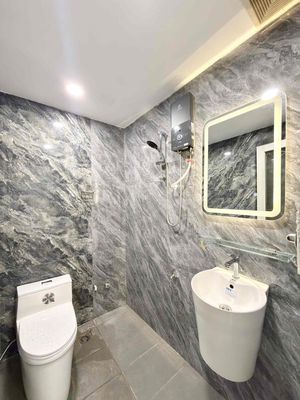 Rent the apartment one balcony bedroom - 100 percent new Nguyễn Văn Cừ district.