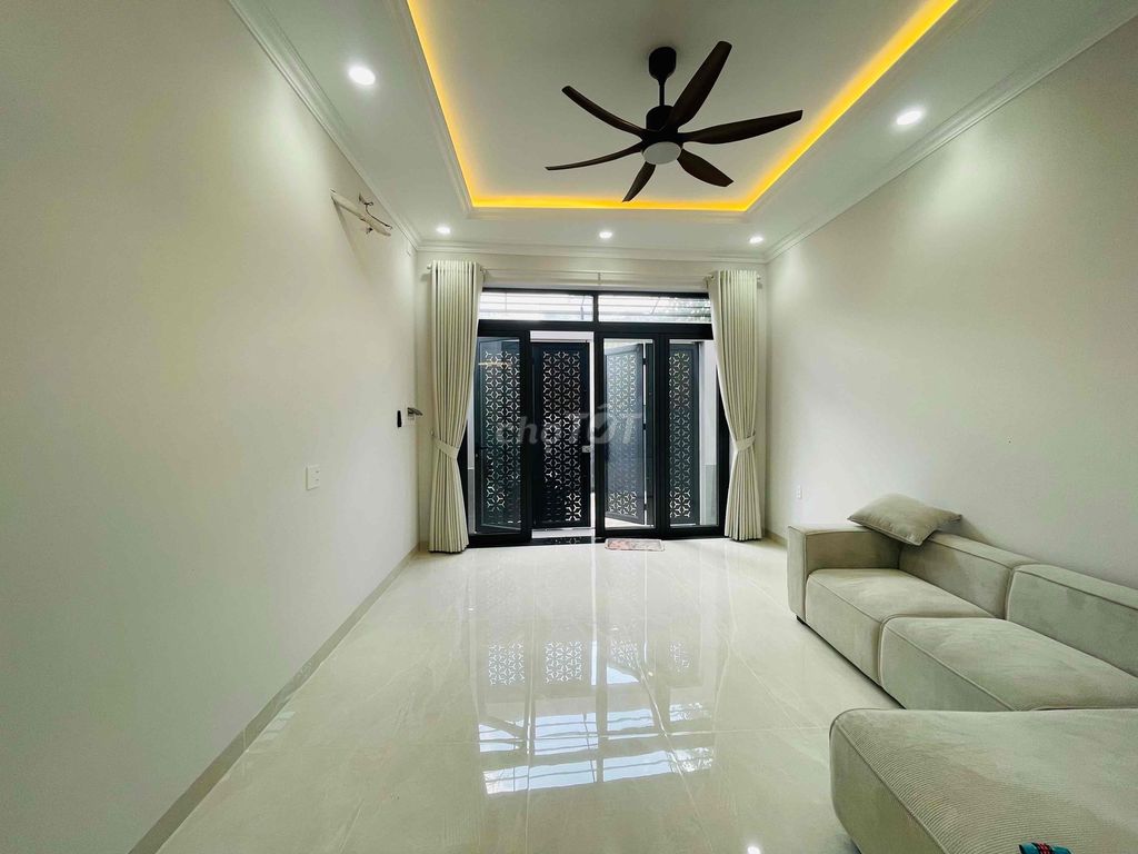 a rare-new four bedrooms, five toilets across from the city ql13 Hiệp Bình Phước.