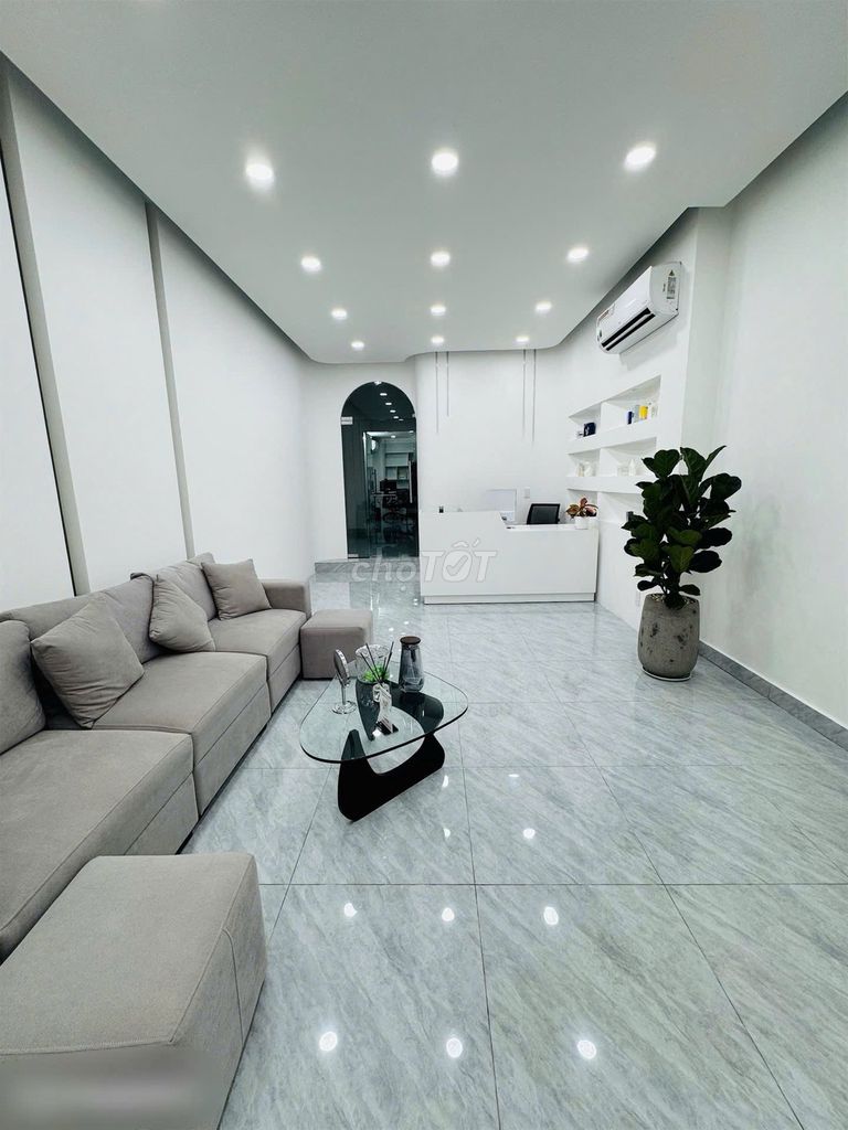 Rent the Pa Xhan Long compound, Phú Nhuận, 6 meters long, 3 floors long