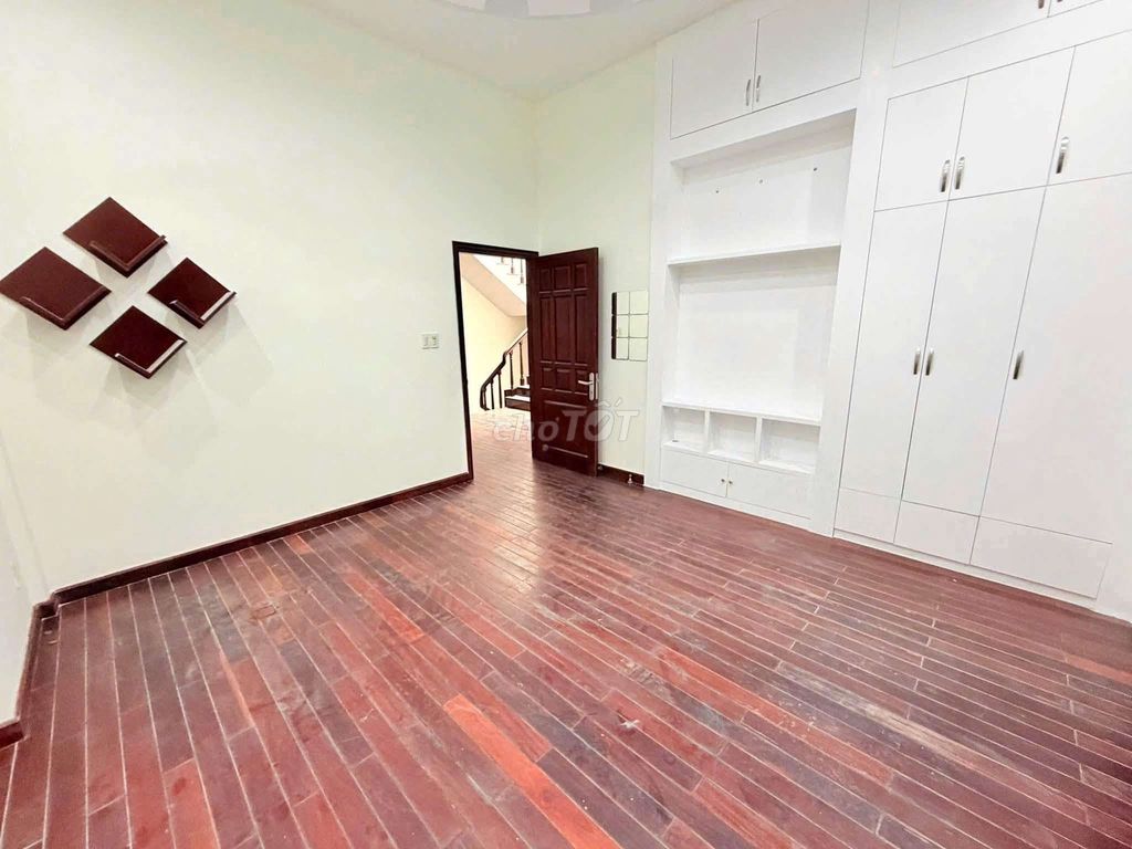 Rendging the Great America's home, 7th District, 105 X21