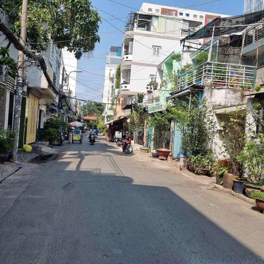 16 million : House 84 M2 Bùi Hữu Nghĩa - truck access, storage + office