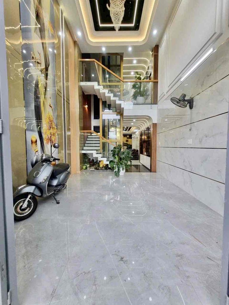 Hire the beautiful house with the FAQ2 elevator.