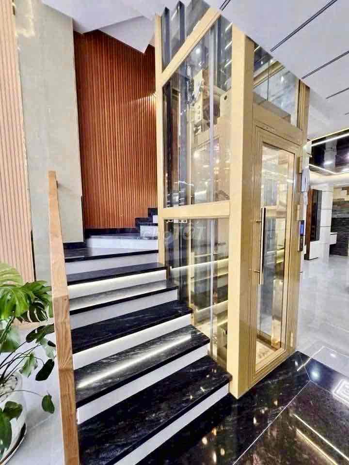 Hire the beautiful house with the FAQ2 elevator.