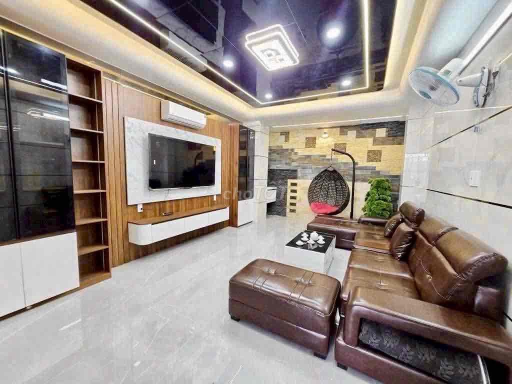 Hire the beautiful house with the FAQ2 elevator.