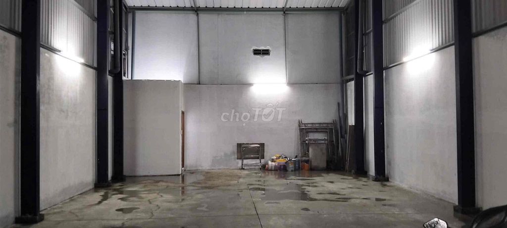 to rent an area factory: 8 x 16 meters high.
