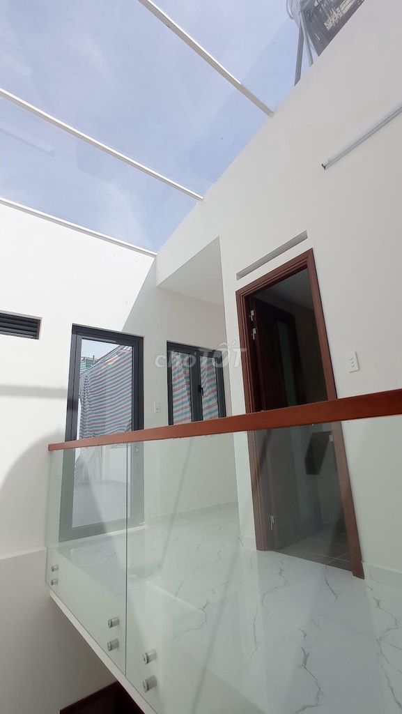 Rent a new Phạm Văn Chí, fourth floor, third bedroom, 12 million a month.