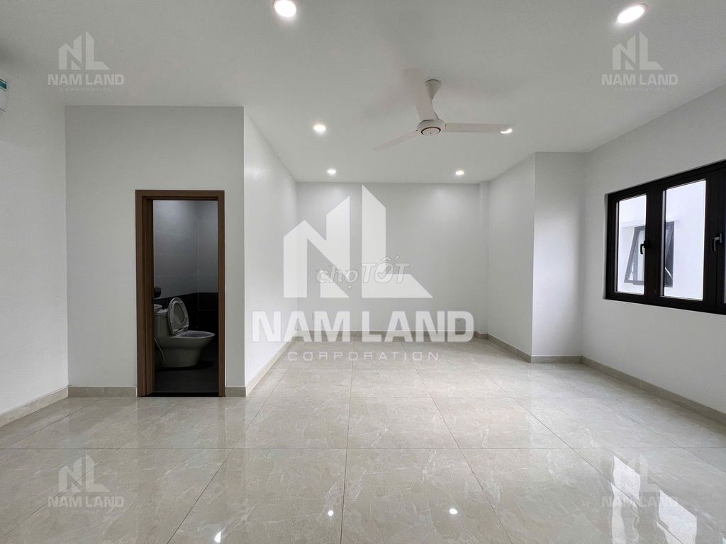 The new house is 100% built. 3rd floor 180 meters 2 5 P.M.