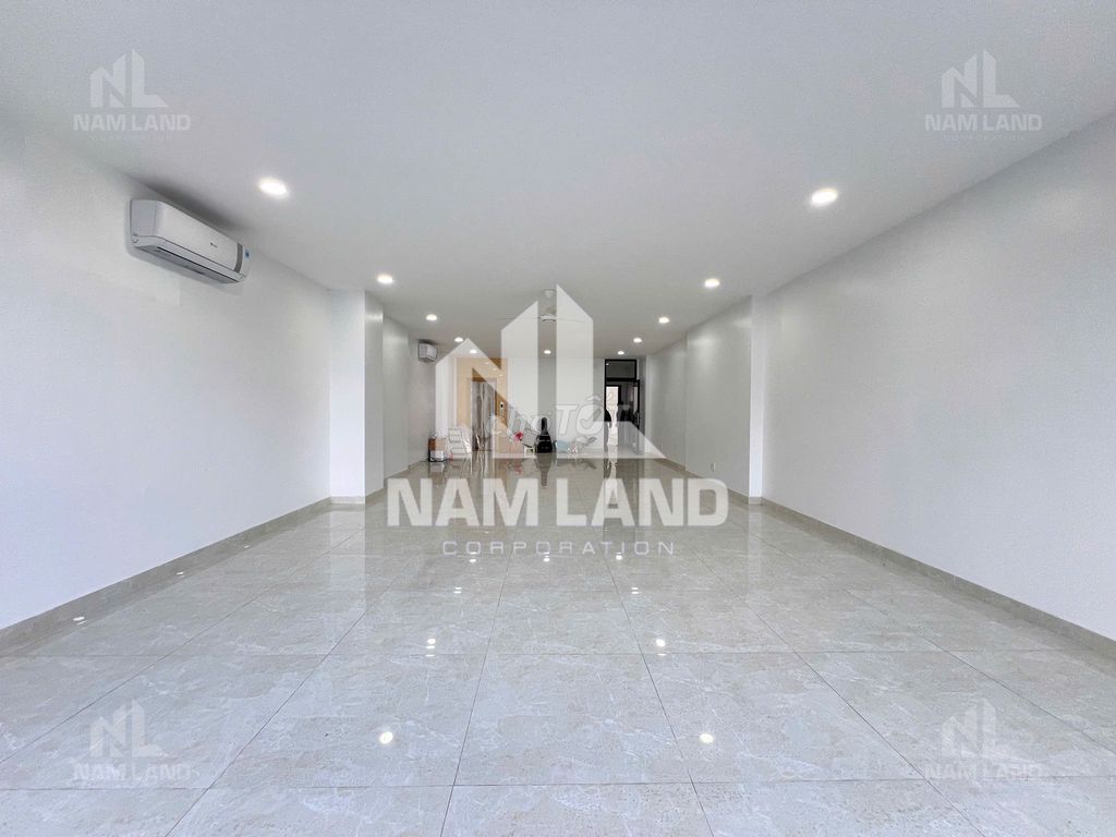 The new house is 100% built. 3rd floor 180 meters 2 5 P.M.