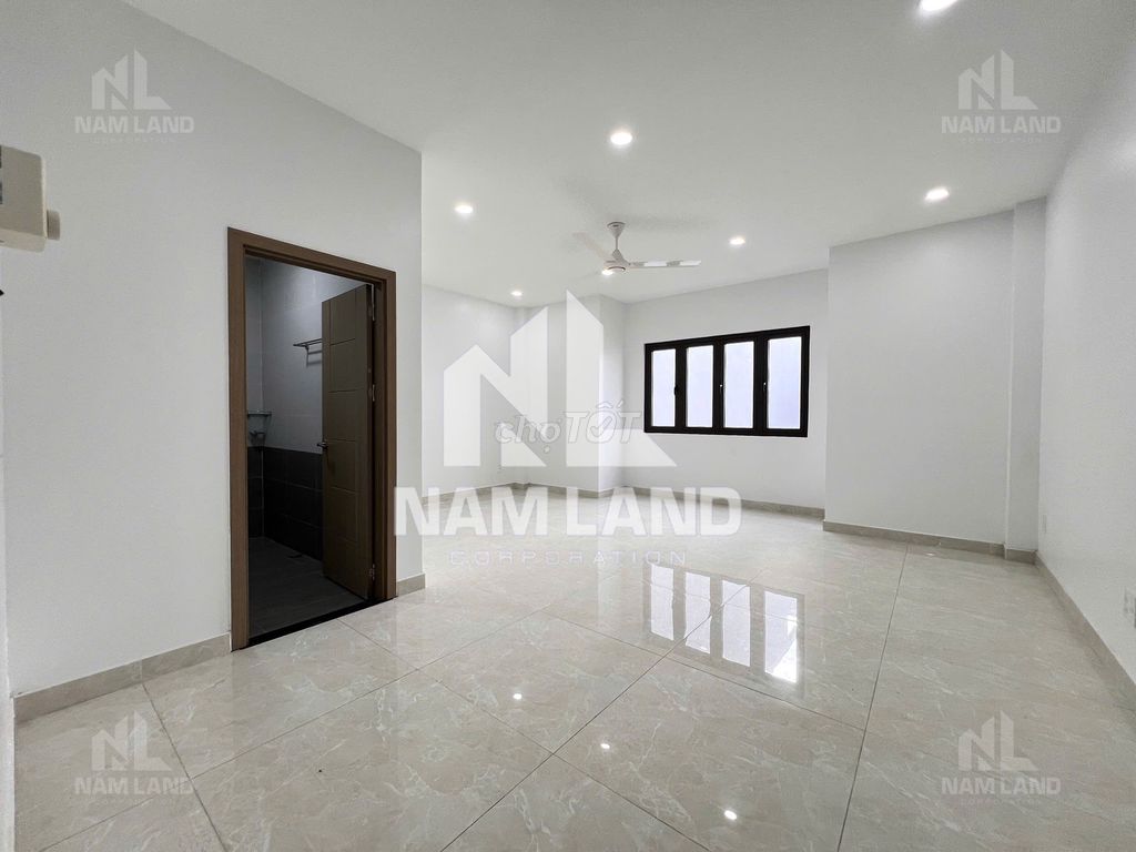 The new house is 100% built. 3rd floor 180 meters 2 5 P.M.