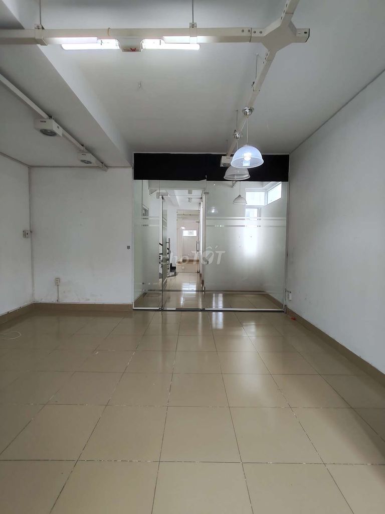 4th floor 7 rooms, area 6 x24 meters