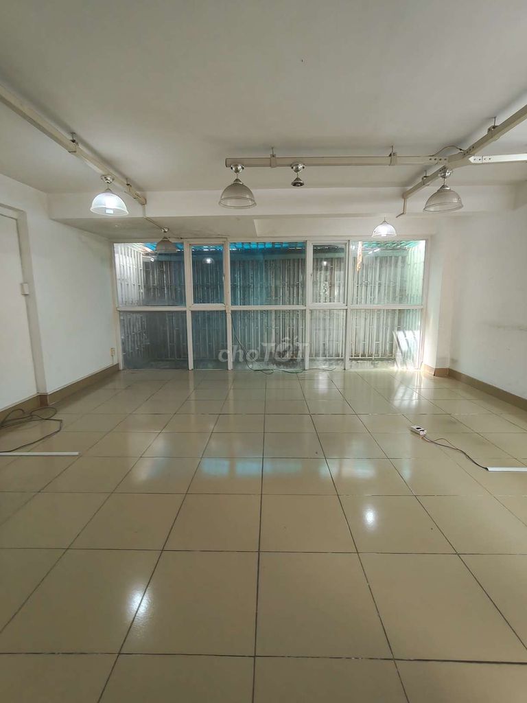 4th floor 7 rooms, area 6 x24 meters