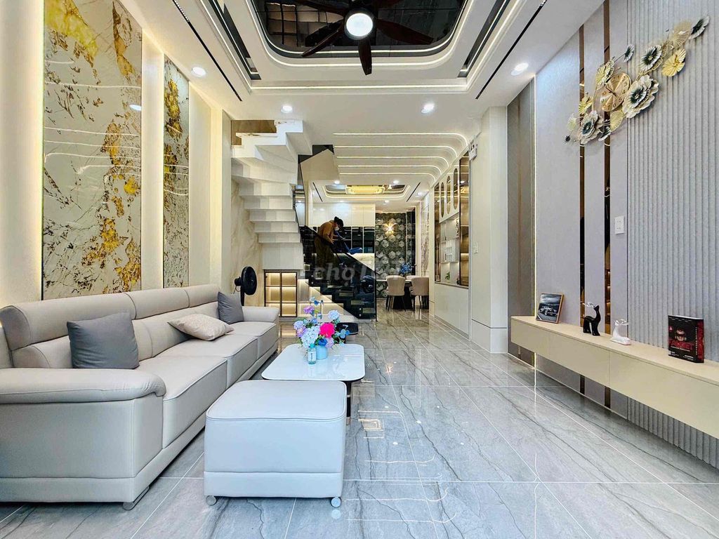 The beautiful new home is Hoàng Bật Đạt-720. 15 with VHS.