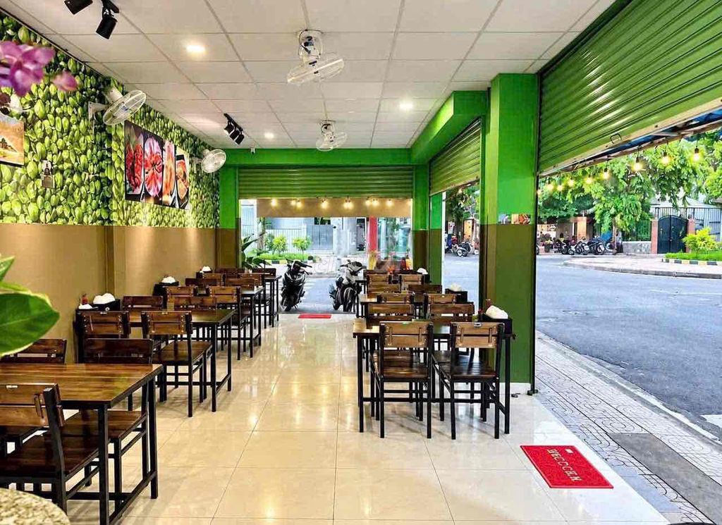 We're going to rent off the angle of two milliliters of Hiền Vương area of four meters x 20 meters per floor, which costs 20 million a month.