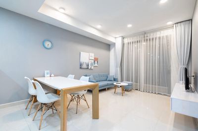 Rent two bedrooms. A nice toilet. Many separate rows of trees
