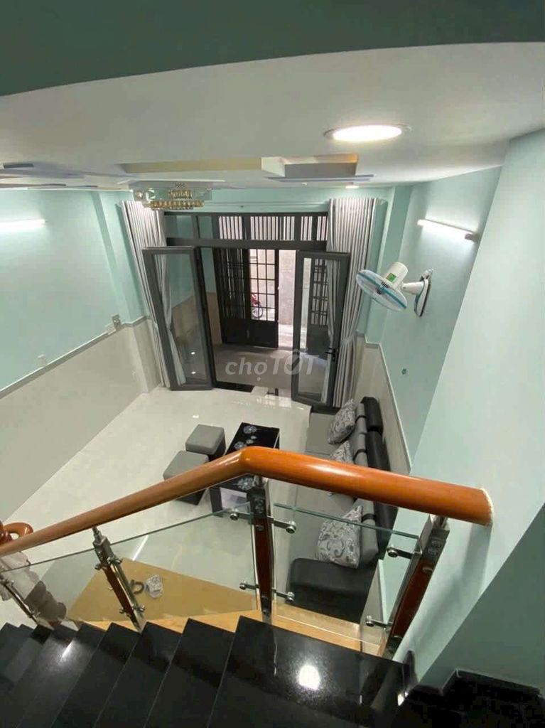 4th floor floor. 11th floor. Very cheap middle floor.