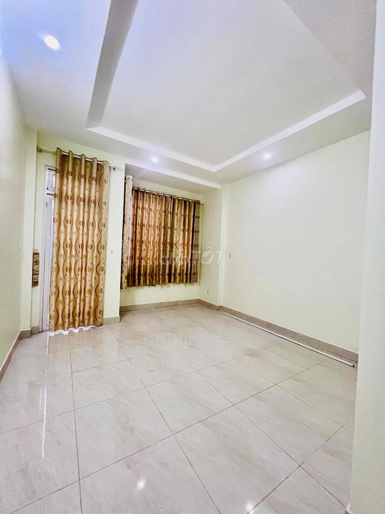 Rent a 200-foot-one-thirty area three-four floors of bedroom four-room parking lot right off the border.