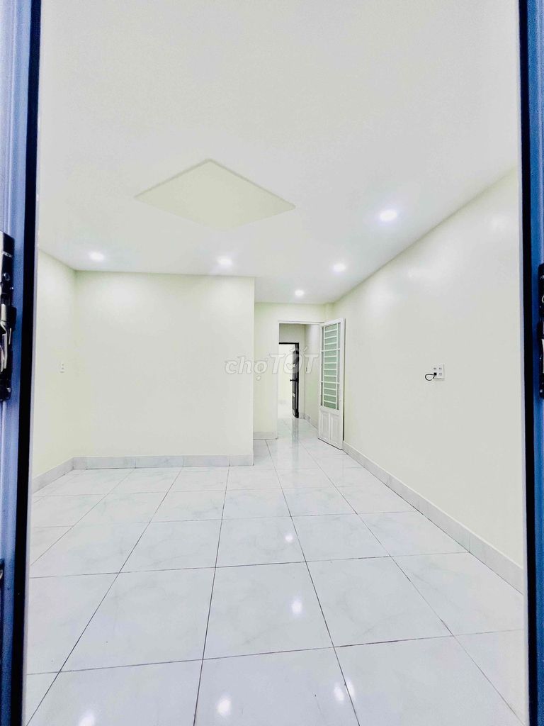 Rent a 200-foot-one-thirty area three-four floors of bedroom four-room parking lot right off the border.