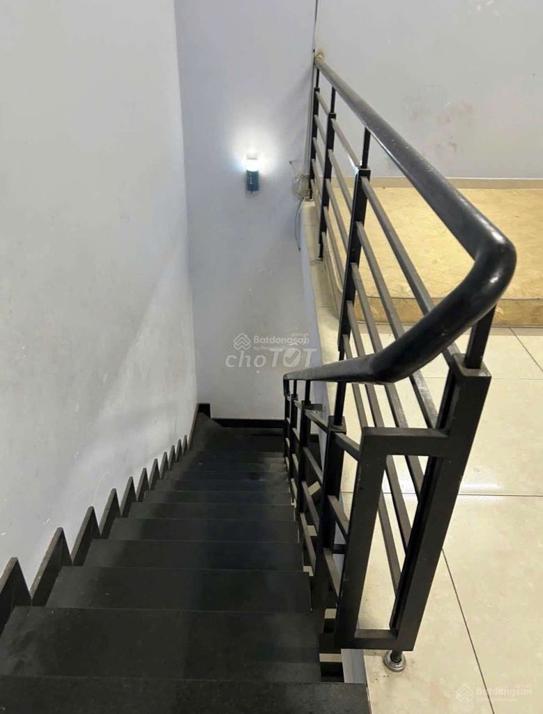 Rent a one-story apartment. Two bedrooms. Two toilets.